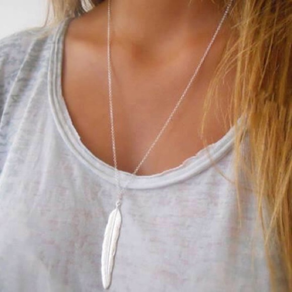 Jewelry - ✨SALE✨ Long silver feather necklace. (NWT)